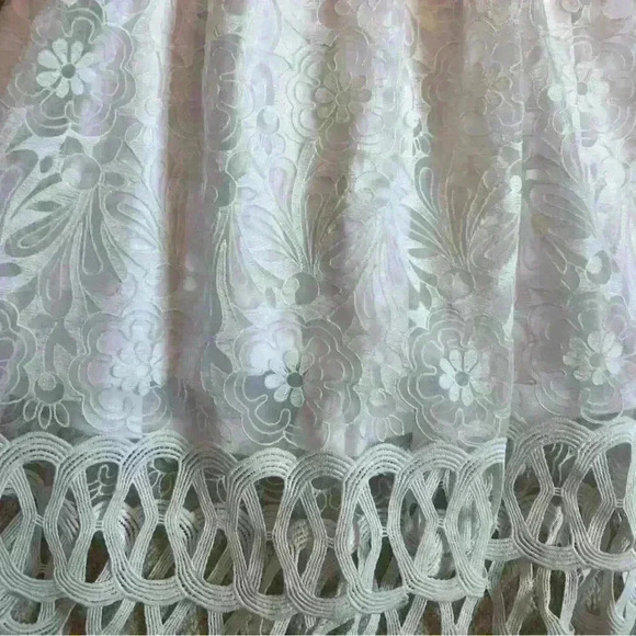 Francesca’s Sz M White Lace Midi Dress Embellished Ruffled Sweetheart A-Line - Picture 3 of 5